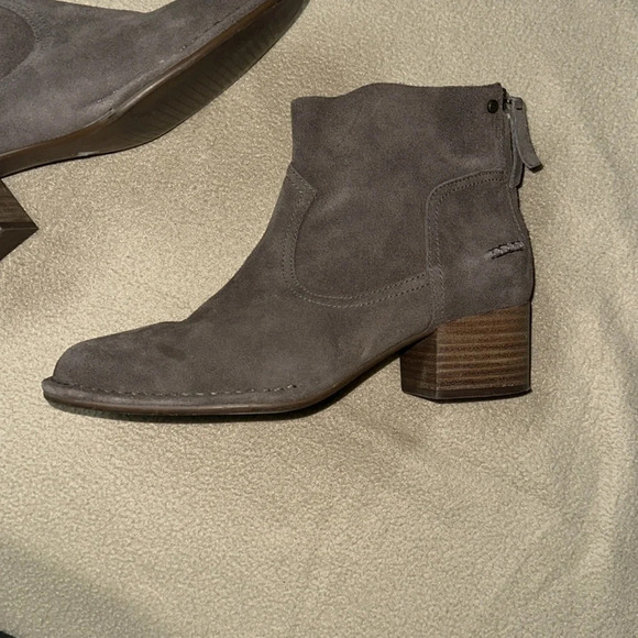 SALE!!!! 🔥🔥🔥 Ugg Bandara Suede Ankle Boot Women Shoe Size 9.5 - Picture 5 of 16